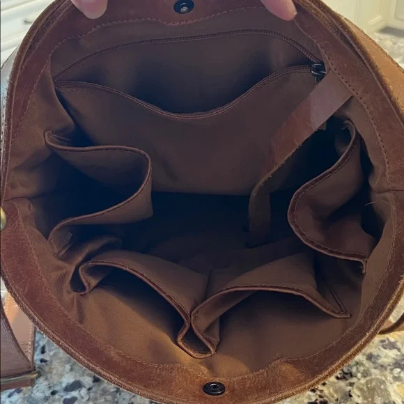 Large Elevate People Brown Leather Bucket Bag with Tassel - Picture 5 of 10